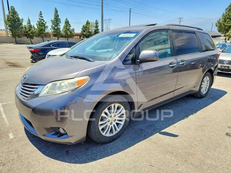 2017 Toyota SIENNA фото