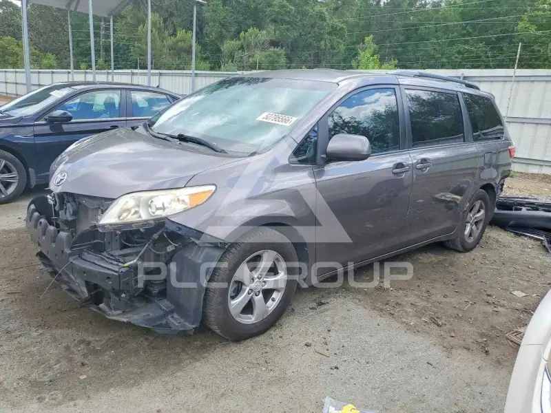 2017 Toyota SIENNA фото