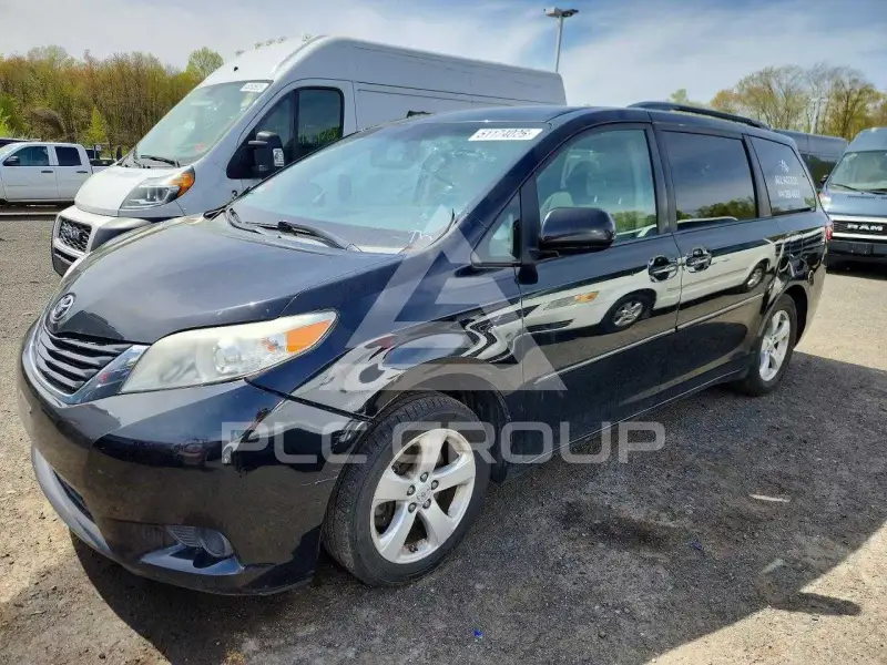 2017 Toyota SIENNA фото