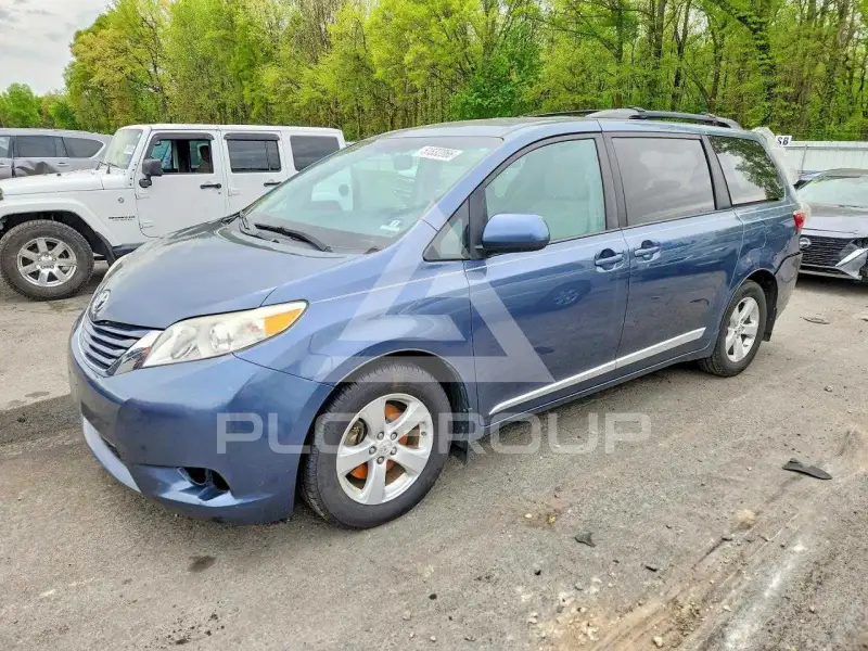 2017 Toyota SIENNA photo