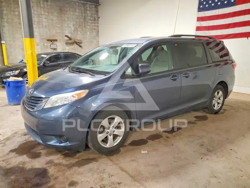 2017 Toyota SIENNA фото
