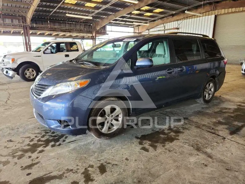 2017 Toyota SIENNA фото