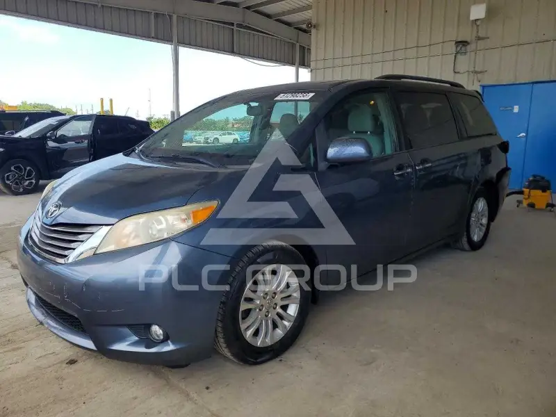 2017 Toyota SIENNA photo