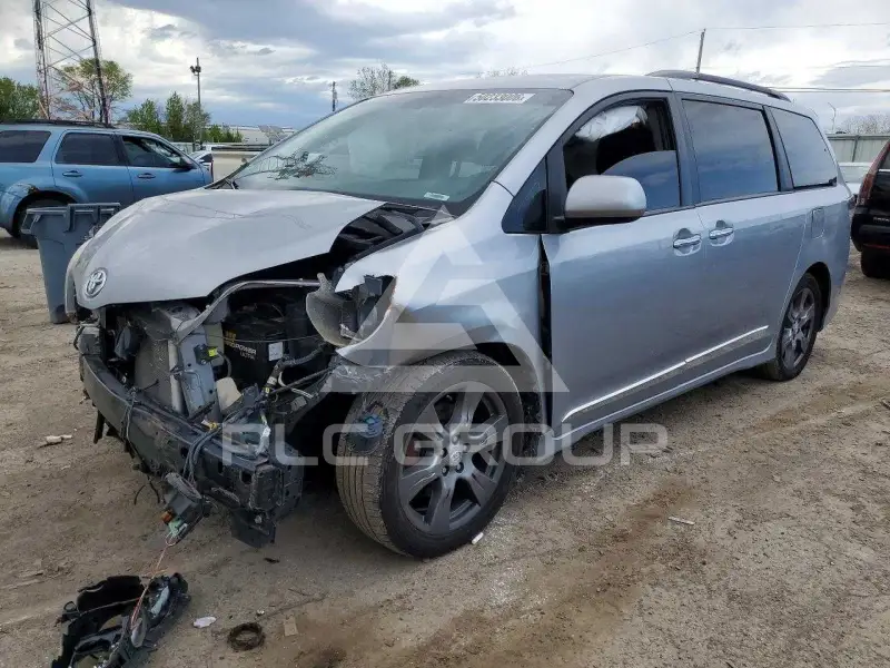 2017 Toyota SIENNA фото