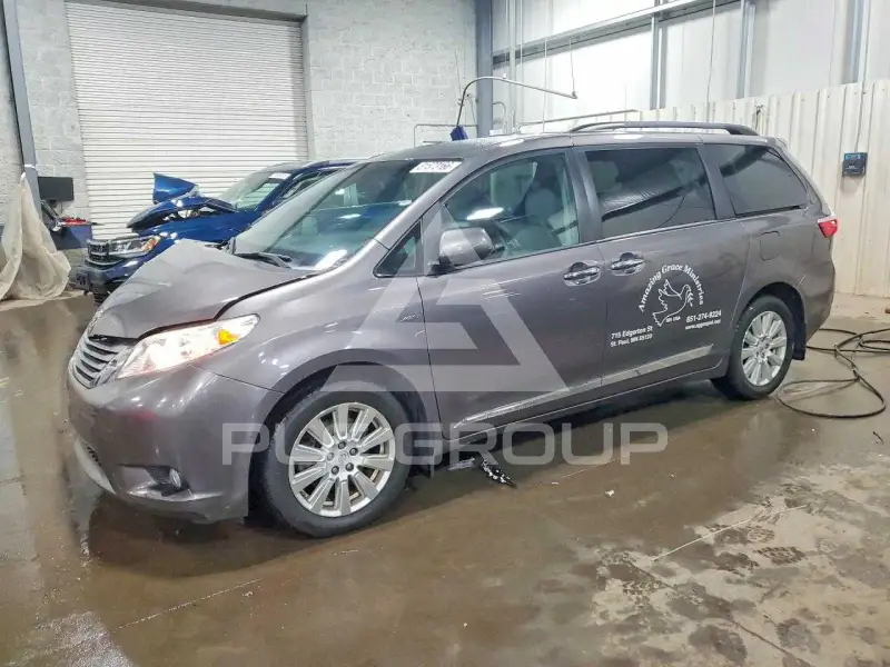 2017 Toyota SIENNA фото