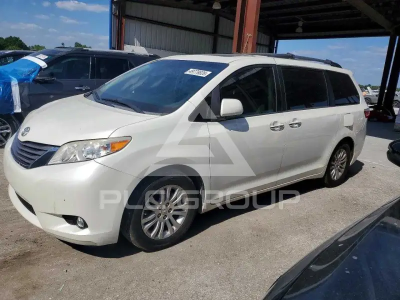 2017 Toyota SIENNA photo