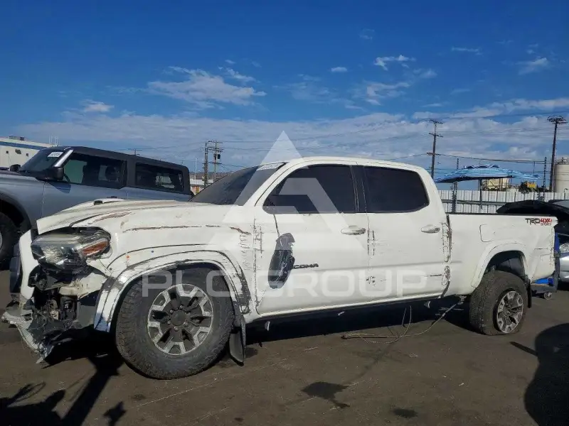 2017 Toyota TACOMA photo