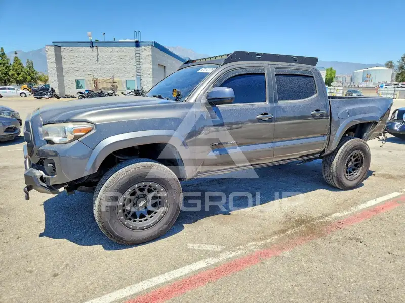 2017 Toyota TACOMA photo