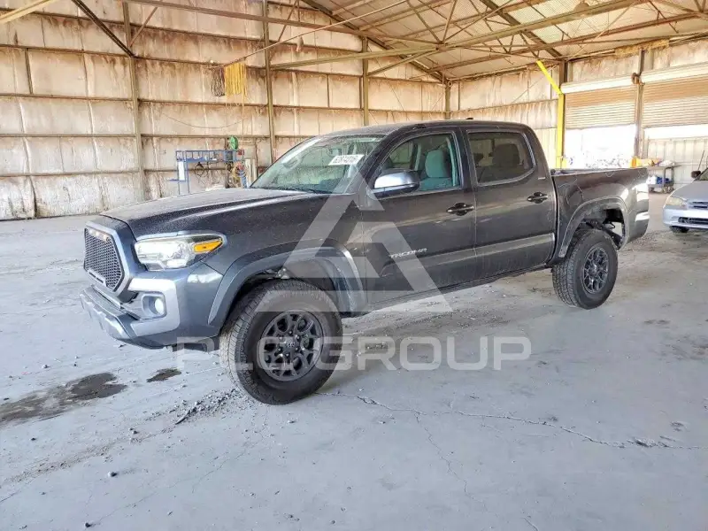 2017 Toyota TACOMA photo