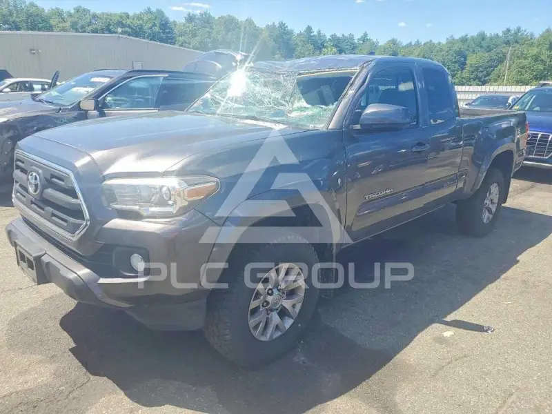 2017 Toyota TACOMA photo