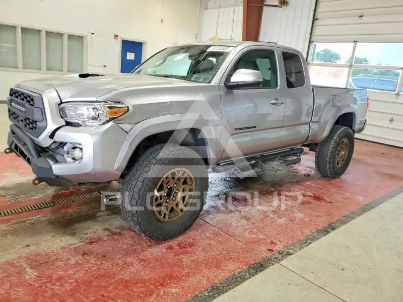 2017 Toyota TACOMA photo