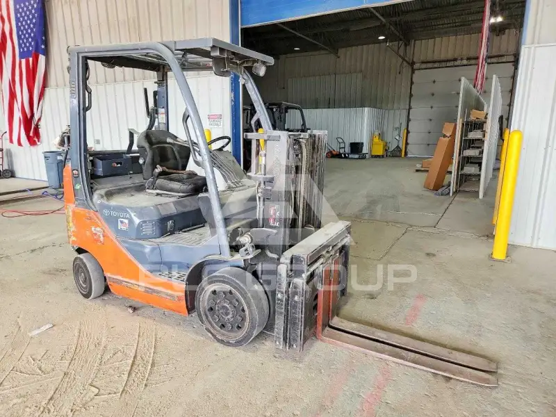 2017 Toyota FORK LIFT photo