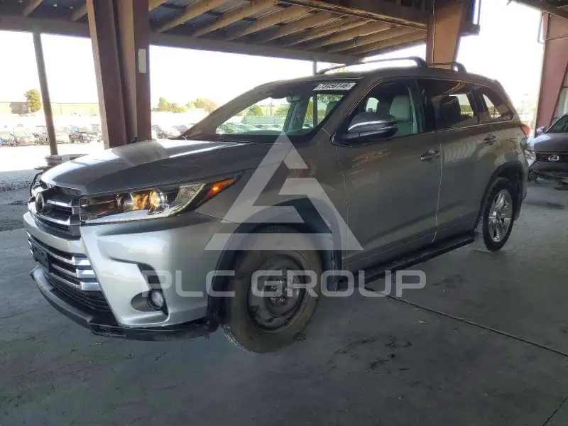 2017 Toyota Highlander photo