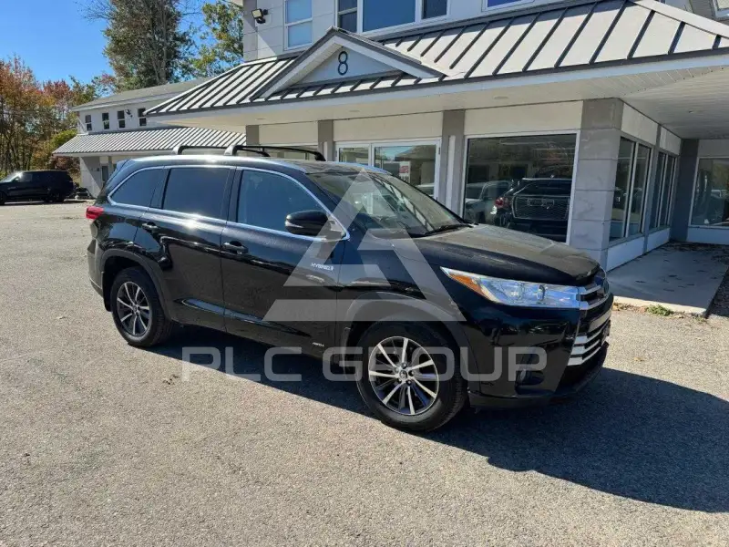 2017 Toyota Highlander photo
