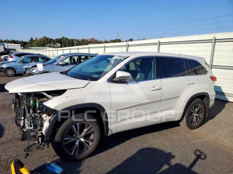 2017 Toyota Highlander photo
