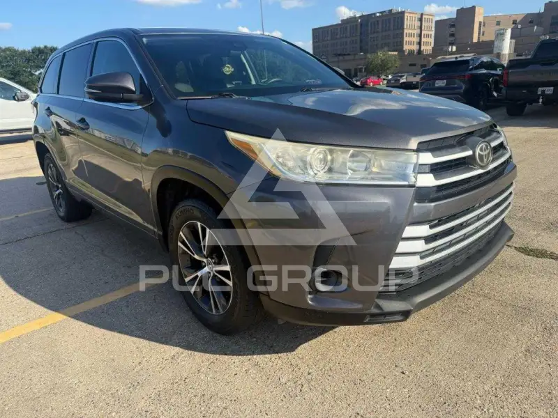 2017 Toyota Highlander photo