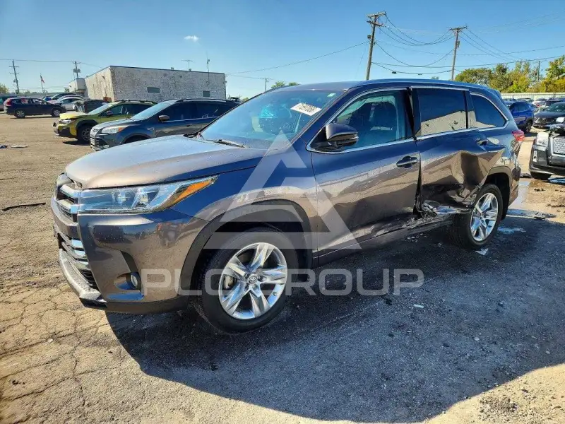 2017 Toyota Highlander photo