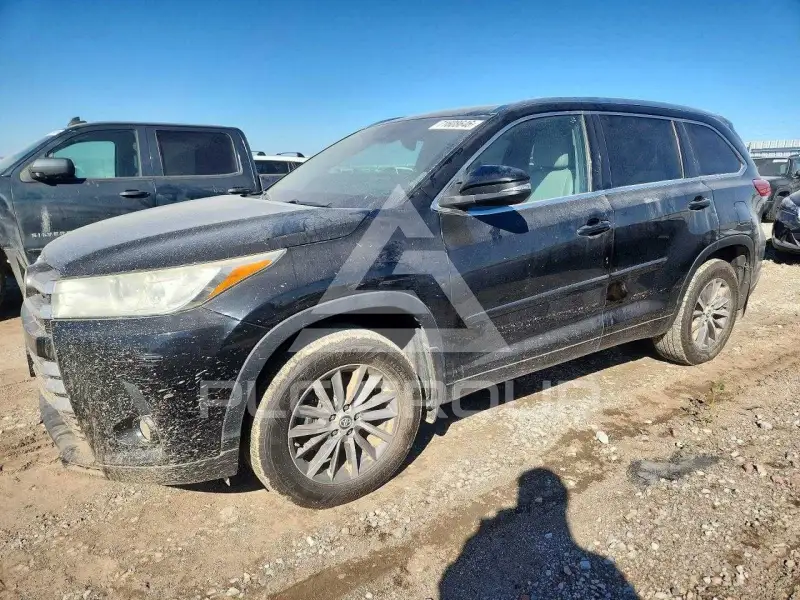 2017 Toyota Highlander photo