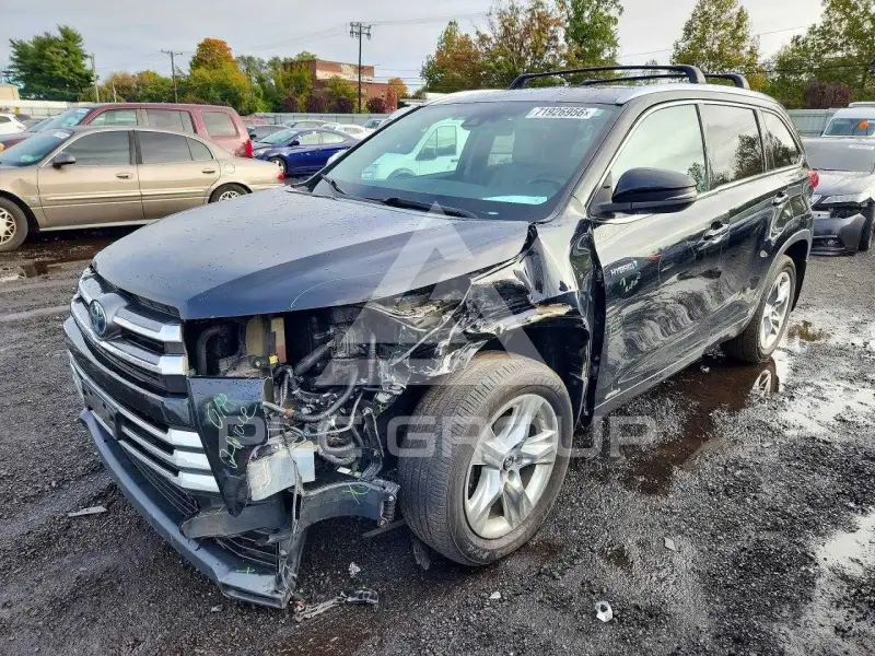 2017 Toyota Highlander photo