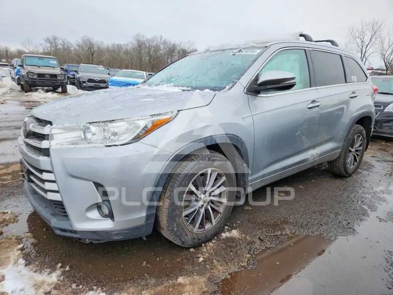 2017 Toyota Highlander фото