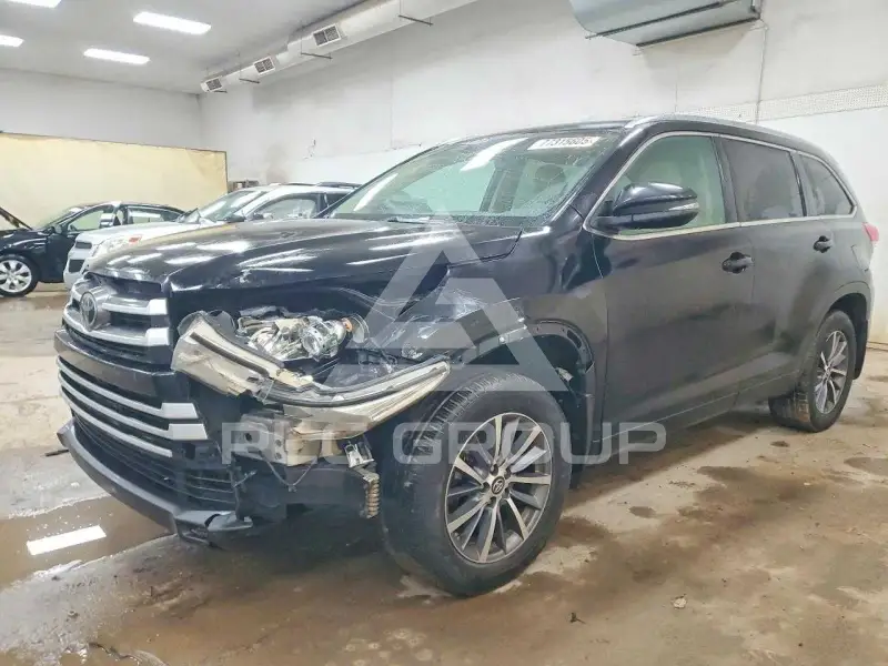 2017 Toyota Highlander photo
