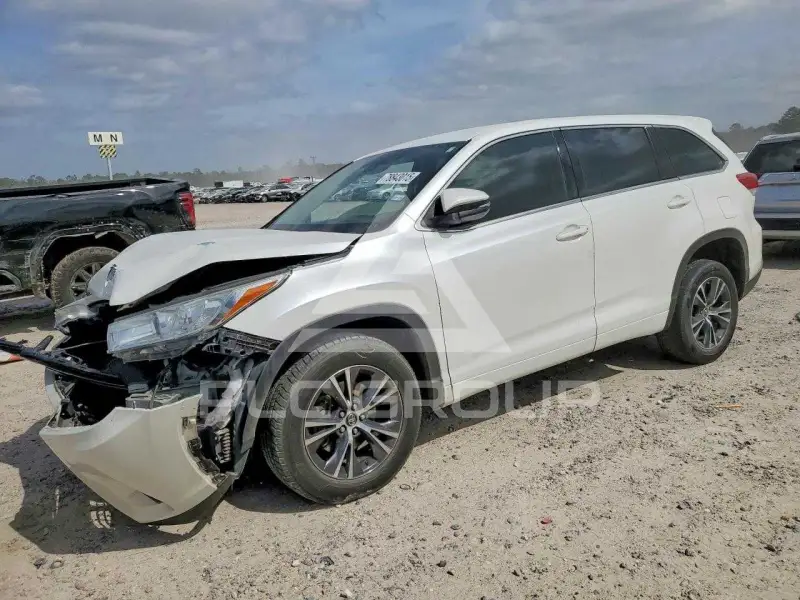 2017 Toyota Highlander photo