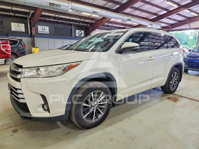 2017 Toyota Highlander фото