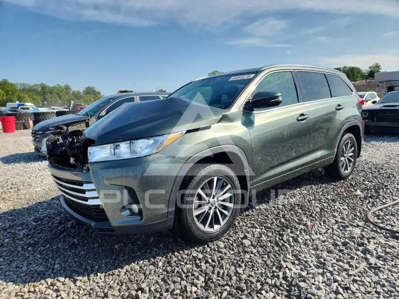 2017 Toyota Highlander photo