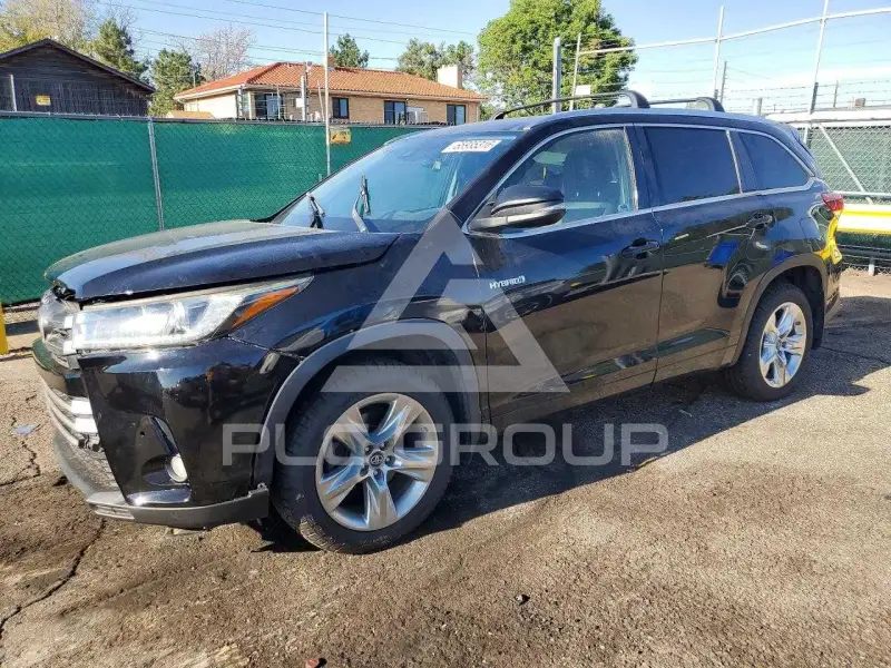 2017 Toyota Highlander photo
