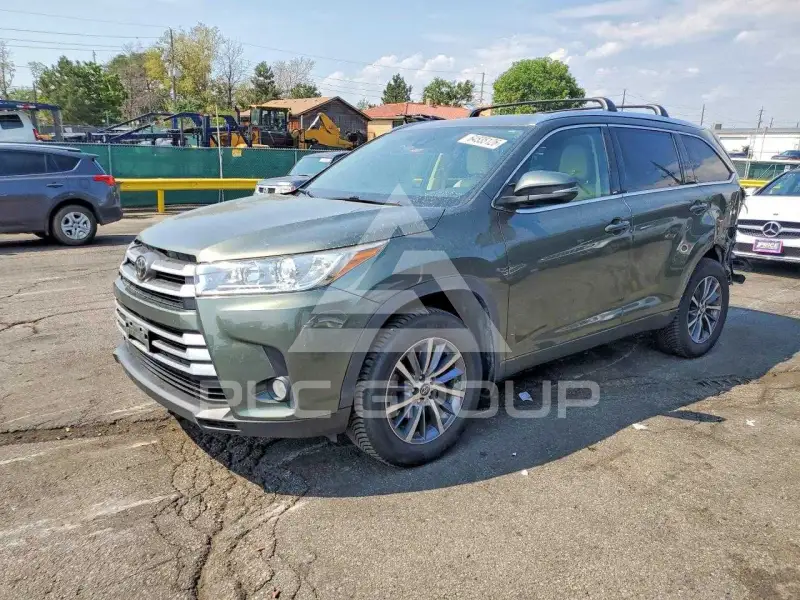 2017 Toyota Highlander photo