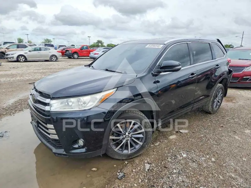 2017 Toyota Highlander photo