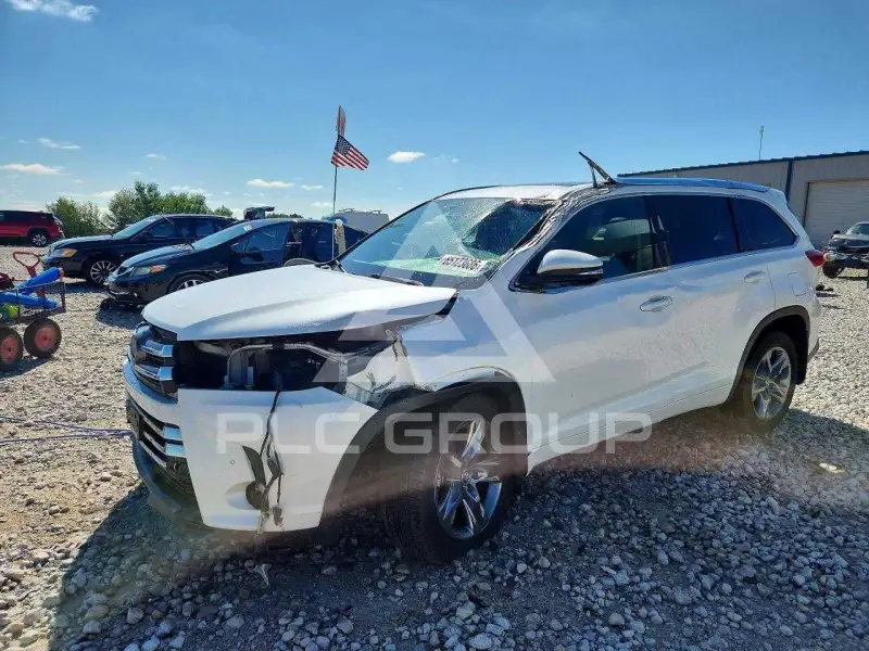 2017 Toyota Highlander photo