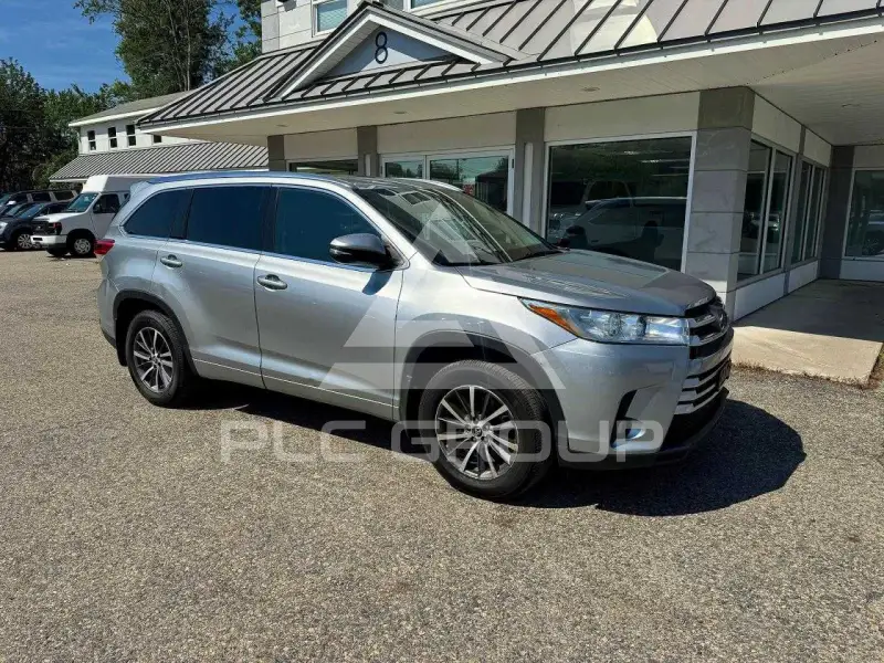 2017 Toyota Highlander photo