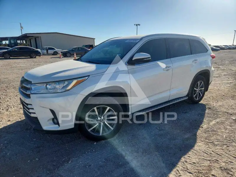 2017 Toyota Highlander photo