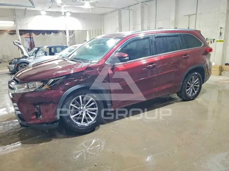 2017 Toyota Highlander photo