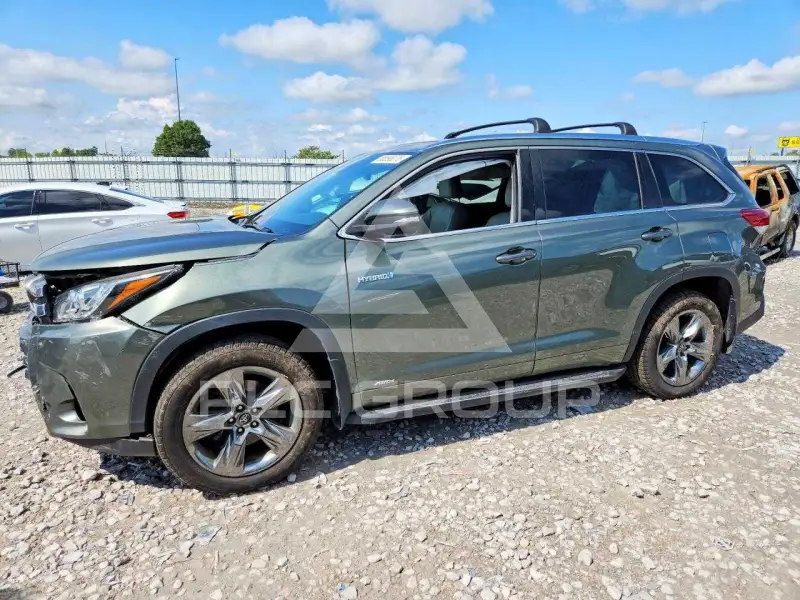 2017 Toyota Highlander photo