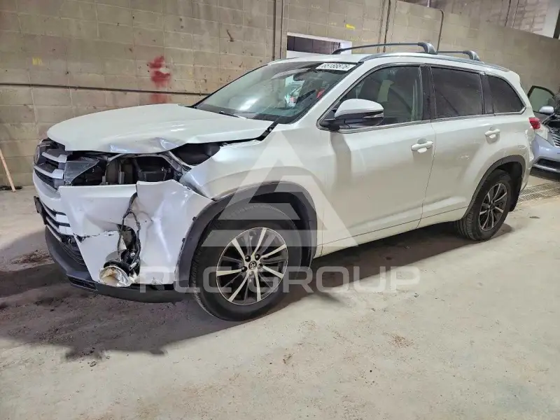 2017 Toyota Highlander фото