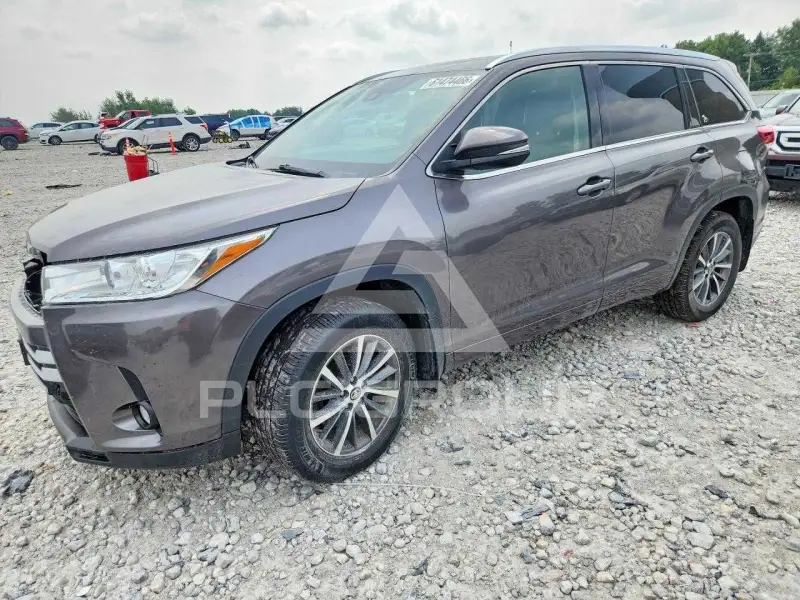 2017 Toyota Highlander photo