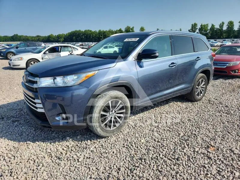 2017 Toyota Highlander photo