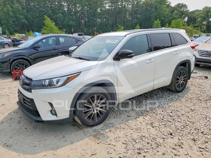 2017 Toyota Highlander photo