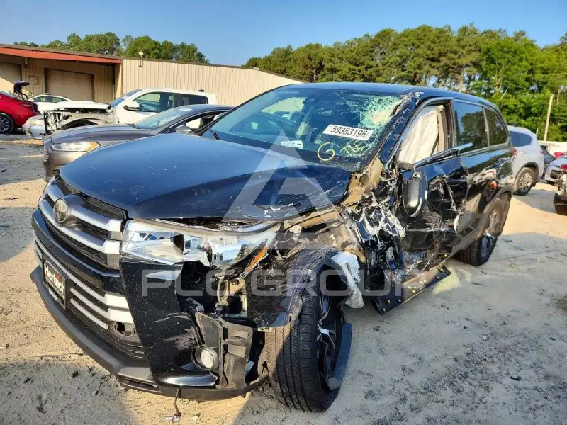 2017 Toyota Highlander photo