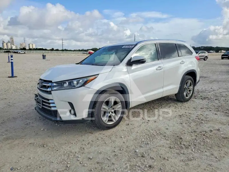 2017 Toyota Highlander photo