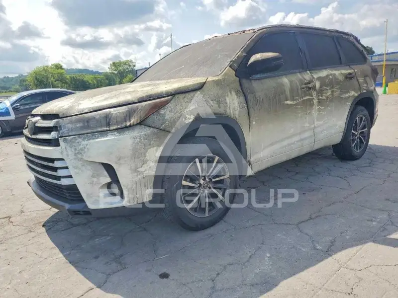 2017 Toyota Highlander photo