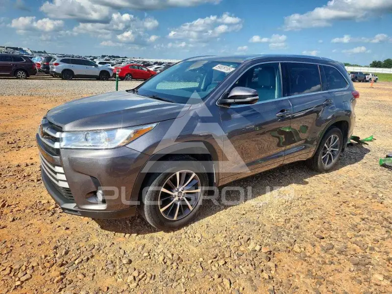 2017 Toyota Highlander photo