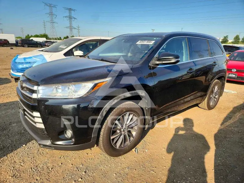 2017 Toyota Highlander photo