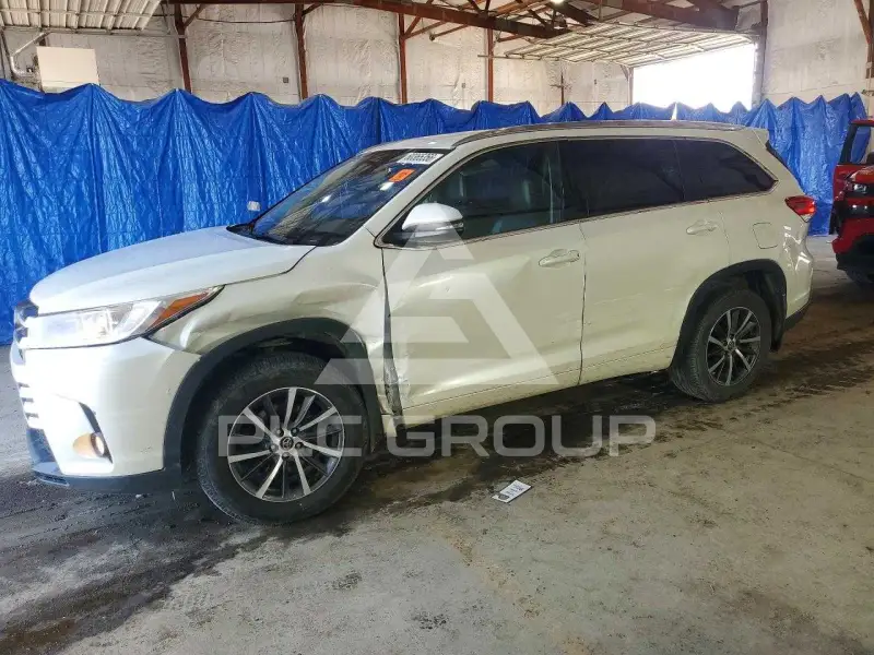 2017 Toyota Highlander фото