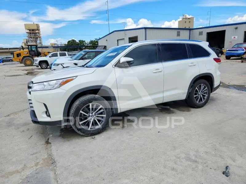 2017 Toyota Highlander фото