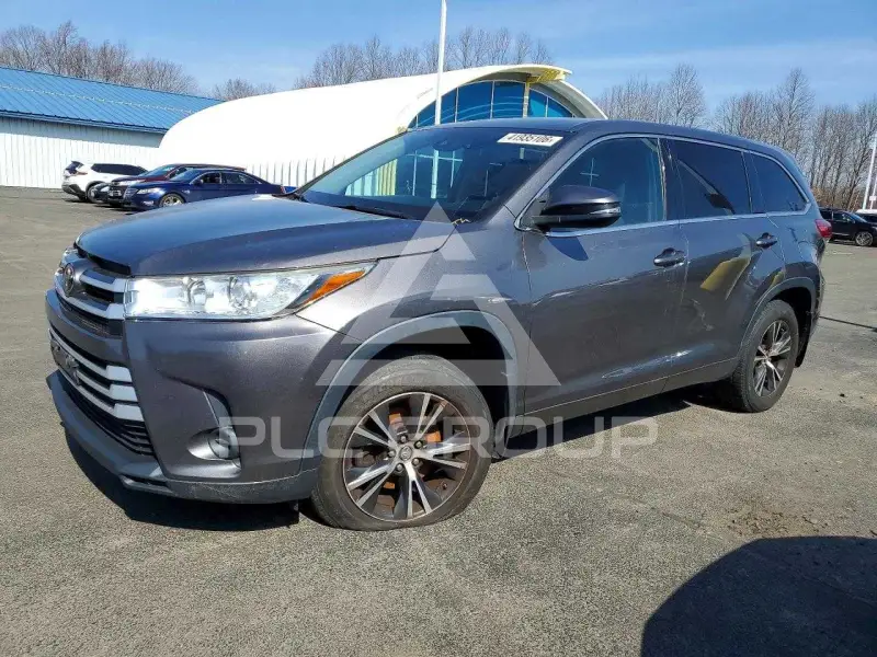 2017 Toyota Highlander photo