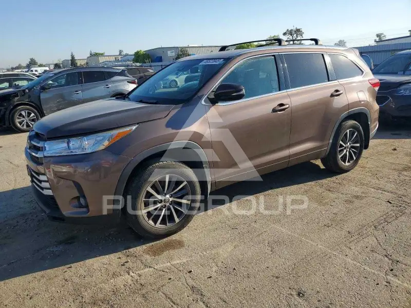 2017 Toyota Highlander фото