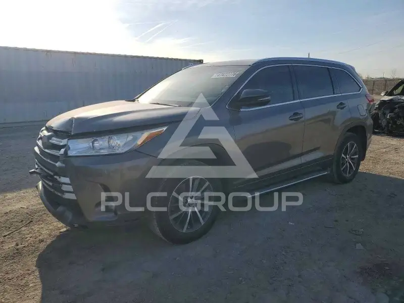 2017 Toyota Highlander photo